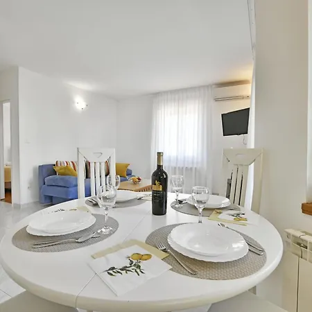 Apartments Gloria Vrsar Exterior photo