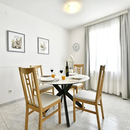 Apartments Gloria Vrsar Exterior photo